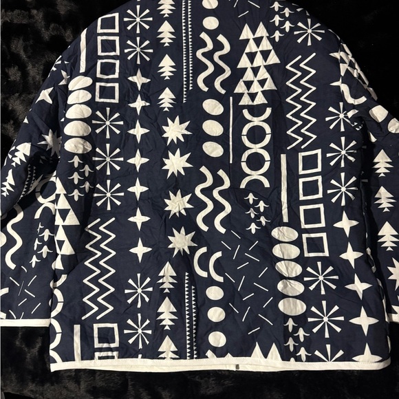 Geometric Patterned Jacket - Picture 3 of 5